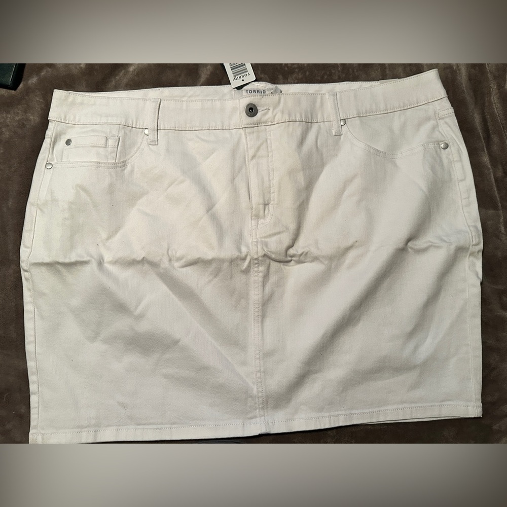 Mini Skirt - Picture 2 of 4